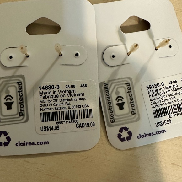 Claire’s stud earrings 3 pairs - Picture 7 of 7
